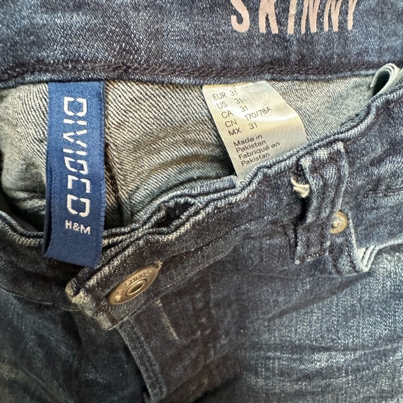 H&M Divided jeans. Size 31 - Picture 2 of 4